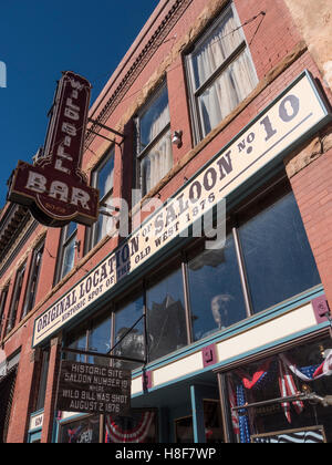 Wild Bill Bar et magasins sur Lower Main Street, Deadwood, Dakota du Sud. Banque D'Images