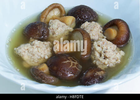 Close Up Chinese Style soupe chaude - Porc haché avec Shiitake Banque D'Images