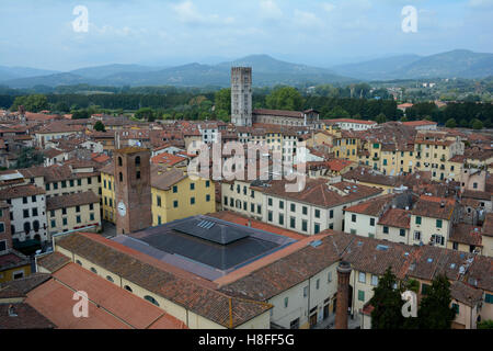 Lucca, Italie - 5 septembre 2016 : vue sur la vieille ville de Lucques en Italie. Banque D'Images
