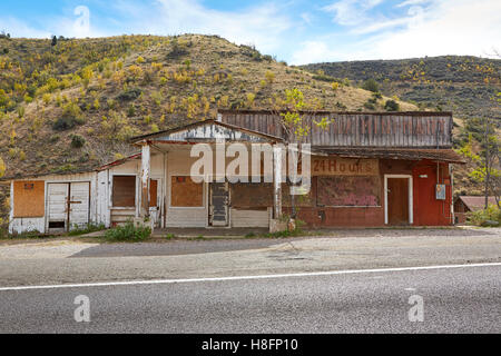 Ancienne station d'essence et à l'extérieur du magasin Jerome, Arizona. Banque D'Images