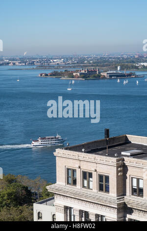 Ferry à Battery Park Castle Clinton en route pour l'Ellis Island New York Harbor, NEW YORK Banque D'Images