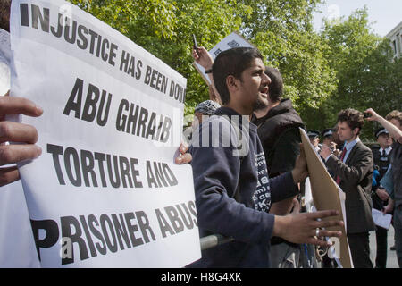 Siddharta Dhar représenté à une manifestation devant l'ambassade américaine à Londres le 6 mai 2011. Banque D'Images