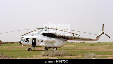 31 août 2005 un Mil Mi-17 Hip "hélicoptère" exploités par des amis à Bir Meza, près de Kutum, dans le nord du Darfour, Soudan. Banque D'Images
