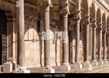 Le Duomo di Cremona ou cathédrale. La cathédrale de Crémone date du début du 12e siècle. Banque D'Images