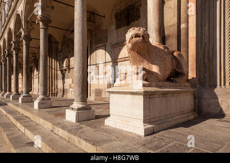 Le Duomo di Cremona ou cathédrale. La cathédrale de Crémone date du début du 12e siècle. Banque D'Images