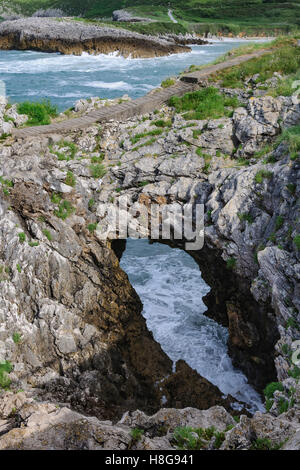 Vue aérienne de la plage de Llanes, Asturias, Espagne, Europe. Banque D'Images