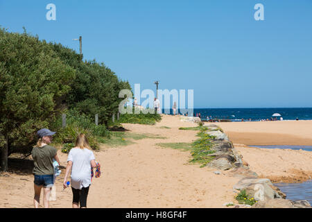 Narrabeen beach de Sydney, l'une des plages du nord avec lagoon et zone de réserve aquatique, Sydney, Australie Banque D'Images