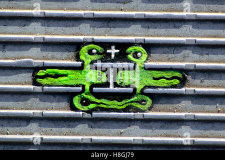 Londres, Angleterre, Royaume-Uni. Pont du Millénaire : UNE œuvre de Ben Wilson - 'Chewing-gum' homme . Peinture sur un morceau de chewing-gum, Banque D'Images