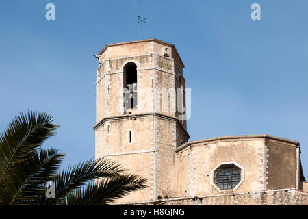 Frankreich, Cote d Azur, Departement Var, Lorgues (provenzalisch Lorgue), die Pfarrkirche und guinée Saint-Marti Marstall Banque D'Images