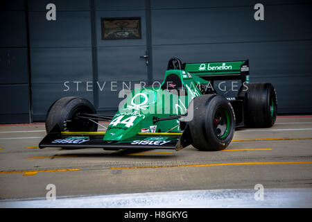 Tyrrell 012 dans les couleurs de Benetton qui seront dans la course de Formule 1 FIA Historique Masters Banque D'Images