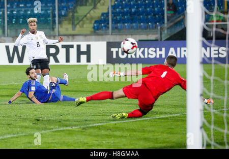 Serravalle, Saint-Marin. Nov 11, 2016. Serge GNABRY, DFB 8 buts pour 0-2 Saint-marin - Allemagne 0-8 World Cup Qualifikation à 11 novembre 2016 à San Marino, Italie Fotograf Crédit : Peter Schatz/Alamy Live News Banque D'Images