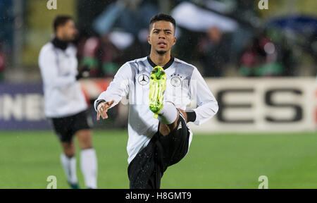 Serravalle, Saint-Marin. Nov 11, 2016. L'Allemagne Benjamin Henrichs se réchauffe avant le match de qualification de la Coupe du Monde entre Saint-Marin et l'Allemagne à Serravalle, San Marino, 11 novembre 2016. Photo : GUIDIO KIRCHNER/dpa/Alamy Live News Banque D'Images