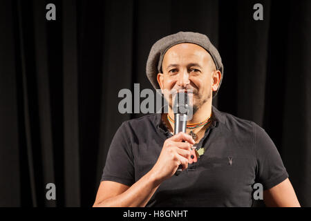 Birmingham, UK. 12 novembre, 2016. Classic Motor Show 2016 au NEC de Birmingham. Fuzz Townshend de SOS Voiture sur le Wheeler Dealer stage Crédit : Steven re/Alamy Live News Banque D'Images