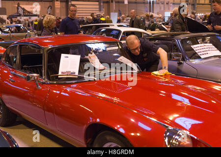 12 novembre 2016. Voitures classiques à l'affiche au Classic Motor Show, National Exhibition Centre, Birmingham, UK. Banque D'Images