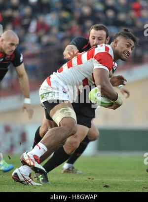 Tbilissi, Géorgie. 12 Nov, 2016. Le Japon Amanaki Lelei Mafi (avant) rivalise avec Tkhilaishvili G. de la Géorgie lors d'un match au Mondial 2016 Rugby internationaux de novembre à Tbilissi, en Géorgie, le 12 novembre 2016. Le Japon a gagné 28-22. © Kulumbegashvili Tamuna/Xinhua/Alamy Live News Banque D'Images