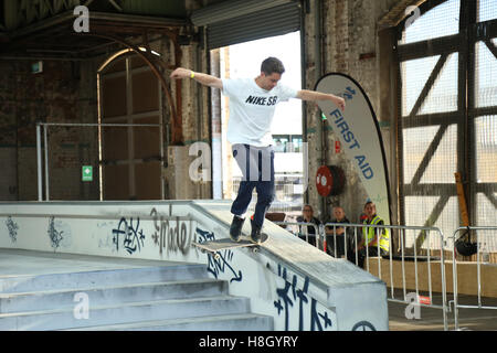 Sydney, Australie. 13 novembre 2016. Faites Sydney : mode, musique, Skate à Carriageworks. Sur la photo : Hubba Hideout skate la concurrence. Credit : Crédit : Richard Milnes/Alamy Live News Banque D'Images