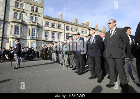 Weymouth, Dorset, UK. 13 novembre 2016. Anciens combattants au souvenir du dimanche et à la parade Weymouth War Memorial sur l'Esplanade dans le Dorset. Photo de Graham Hunt/Alamy Live News Banque D'Images