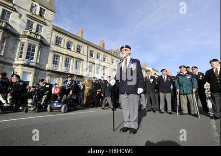 Weymouth, Dorset, UK. 13 novembre 2016. Anciens combattants au souvenir du dimanche et à la parade Weymouth War Memorial sur l'Esplanade dans le Dorset. Photo de Graham Hunt/Alamy Live News Banque D'Images