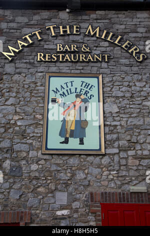 Matt les Miller Bar et Restaurant Sign, Kilkenny, Irlande Banque D'Images