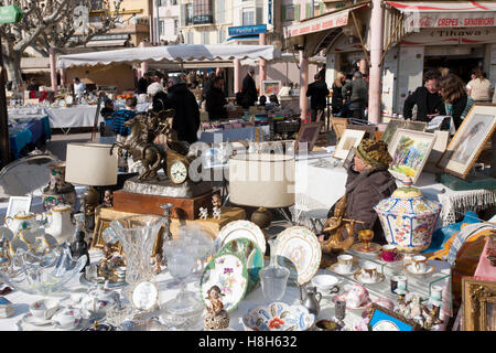 Frankreich, Cote d Azur, Cannes, Antiquitätenmarkt am Hotel Splendide Banque D'Images