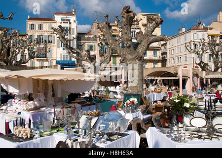 Frankreich, Cote d Azur, Cannes, Antiquitätenmarkt am Hotel Splendide Banque D'Images