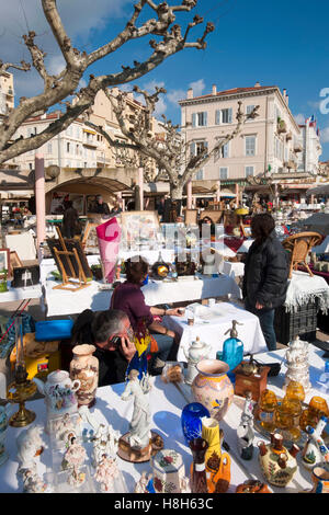 Frankreich, Cote d Azur, Cannes, Antiquitätenmarkt am Hotel Splendide Banque D'Images