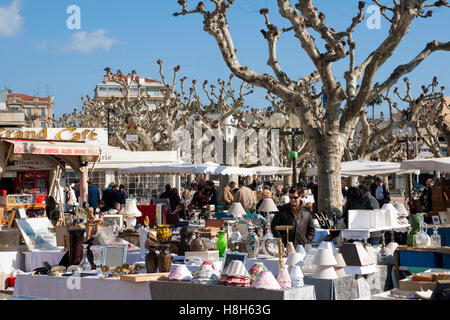 Frankreich, Cote d Azur, Cannes, Antiquitätenmarkt am Hotel Splendide Banque D'Images