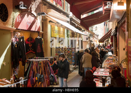 Frankreich, Cote d Azur, Nizza, Einkaufsstrasse in der Altstadt ' Vieux Nice' Banque D'Images