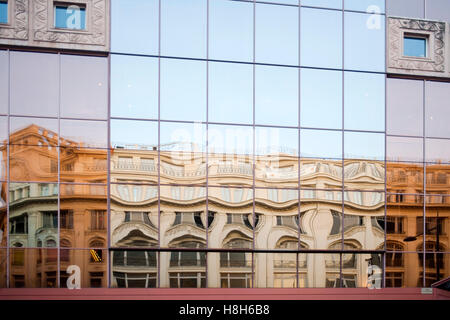 Frankreich, Cote d Azur, Nizza, Avenue Jean Médecin, Fassadenspiegelung Banque D'Images