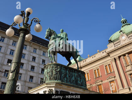 Belgrade, Serbie. Prince Mihailo Monument à la place de la République. Banque D'Images