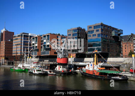 De vieux navires dans le port de musées Sandtorhafen, Hafencity, Hambourg, Allemagne, Europe Banque D'Images