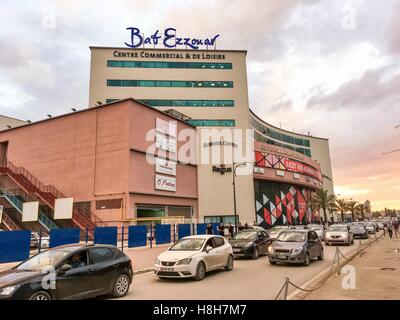 Centre commercial de Bab Ezzouar. Bâtiment est situé dans un nouveau quartier d'affaires de Bab-Ezzouar Alger, l'espace de bureau est un endroit animé de travailler et de répondre avec une grande vis Banque D'Images