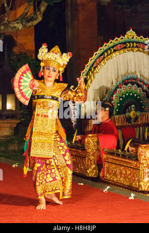 La danse traditionnelle (Legong dance et Ramayana). Banque D'Images