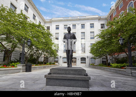 Statue de John F. Kennedy par Isabel McIlvain, Massachusetts State House, Boston, Massachusetts, USA Banque D'Images