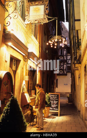 Bar à vins et restaurant Le Tire Bouchon le soir, Strasbourg, Alsace, France, Europe Banque D'Images