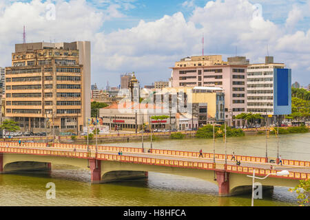 RECIFE, BRÉSIL, JANVIER - 2016 - vue sur la ville de bâtiments de style éclectique à la ville de Recife, Brésil Banque D'Images