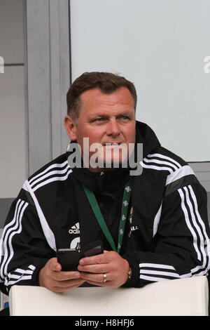 Windsor Park, Belfast. 26 mai 2016. L'Irlande du Nord U21 manager, et la performance d'Élite Directeur, Jim Magilton dans l'équipe senior de formation comme l'Irlande du Nord préparé pour leur match amical contre la Biélorussie le jour suivant. Banque D'Images