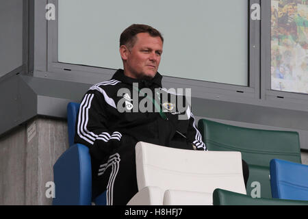 Windsor Park, Belfast. 26 mai 2016. L'Irlande du Nord U21 manager, et la performance d'Élite Directeur, Jim Magilton dans l'équipe senior de formation comme l'Irlande du Nord préparé pour leur match amical contre la Biélorussie le jour suivant. Banque D'Images