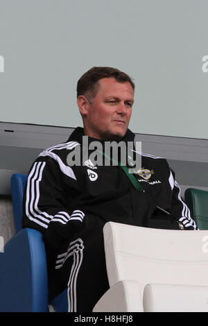 Windsor Park, Belfast. 26 mai 2016. L'Irlande du Nord U21 manager, et la performance d'Élite Directeur, Jim Magilton dans l'équipe senior de formation comme l'Irlande du Nord préparé pour leur match amical contre la Biélorussie le jour suivant. Banque D'Images