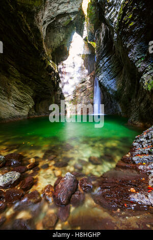 Belle cascade Kozjak, parc national du Triglav, en Slovénie Banque D'Images