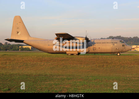 Kuala Lumpur Malaisie Subang/ Février 10, 2015 : La Malaisie Hercules C 130 de la Force aérienne à l'aéroport de Subang. Banque D'Images