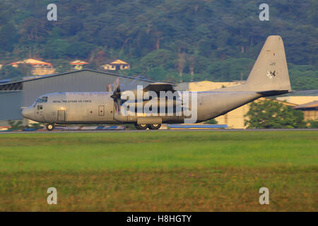 Kuala Lumpur Malaisie Subang/ Février 10, 2015 : La Malaisie Hercules C 130 de la Force aérienne à l'aéroport de Subang. Banque D'Images