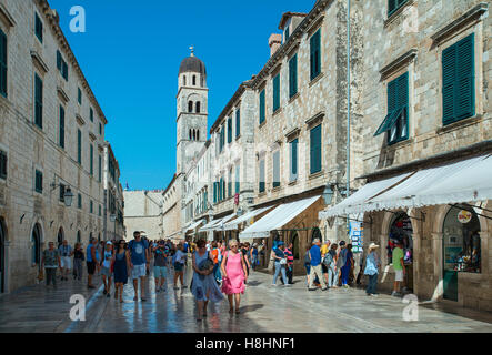 Rue principale de Dubrovnik à l'intérieur de la vieille partie fortifiée, Croatie Banque D'Images