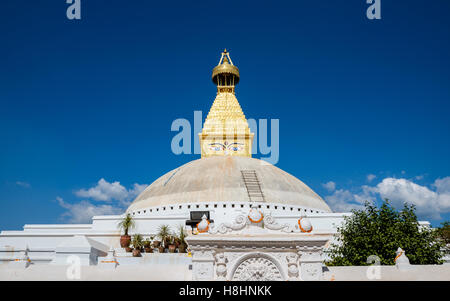 Stupa Boudhanath à Katmandou, au Népal. Le dessus a été reconstruit depuis 2015 tremblement de terre au Népal. Banque D'Images