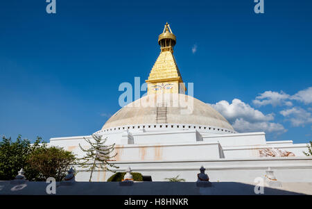 Stupa Boudhanath à Katmandou, au Népal. Le dessus a été reconstruit depuis 2015 tremblement de terre au Népal. Banque D'Images