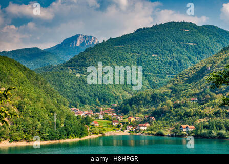 Massif sur Jablanicko jezero Vranica, lac artificiel dans le canyon de la rivière Neretva, Alpes dinariques, Bosnie et Herzégovine Banque D'Images