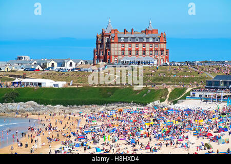 La pointe hôtel surplombant la plage de Fistral, Newquay, Cornwall, England, UK Banque D'Images