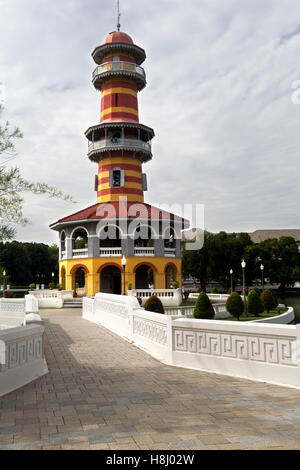 Vue de Ho Withun Thasana, l'observatoire de la tour construite comme une tour d'observation pour l'affichage de la campagne environnante Banque D'Images