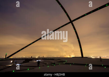 L'Allemagne, la Ruhr, Herten, les arches de 50 mètres de haut de l'horizon observatoire sur la heap Hoheward. Banque D'Images