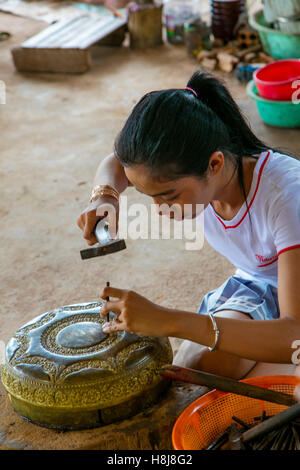 L'argenterie bouilloire, Koh Chen, Cambodge Banque D'Images
